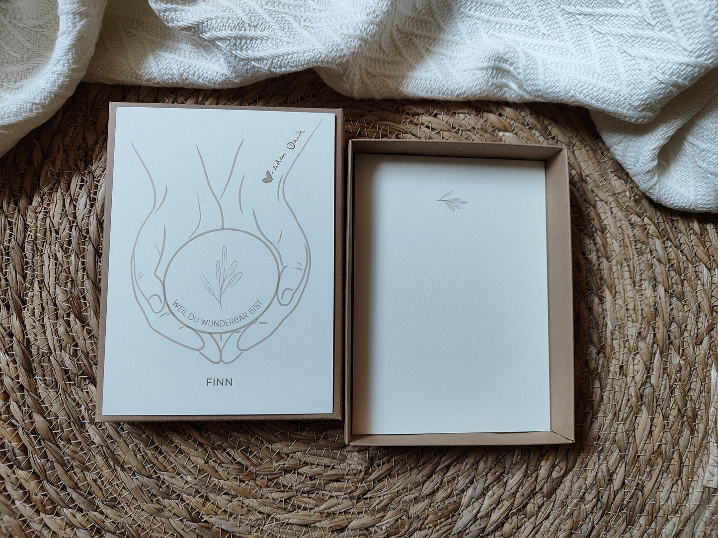 HÄNDE Outline