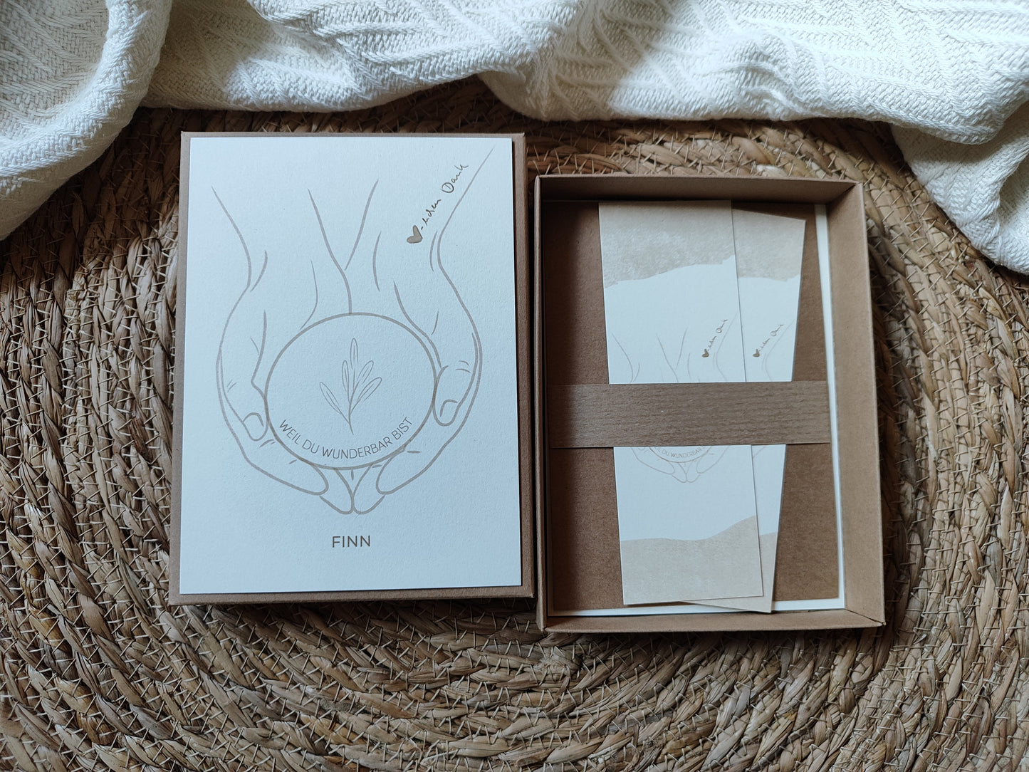 HÄNDE Outline